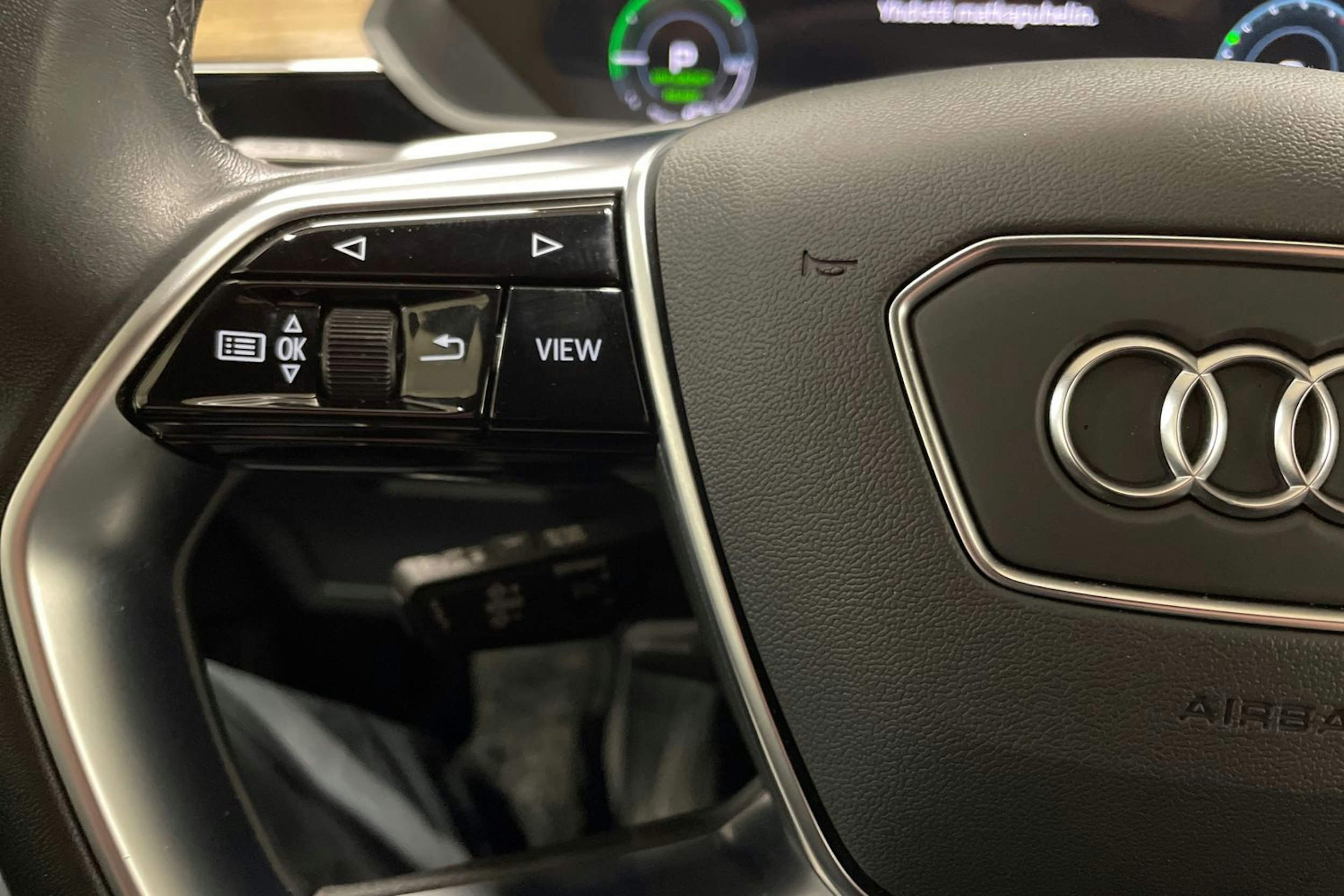 sininen Audi Q8 e-tron 2023 kuva 25.