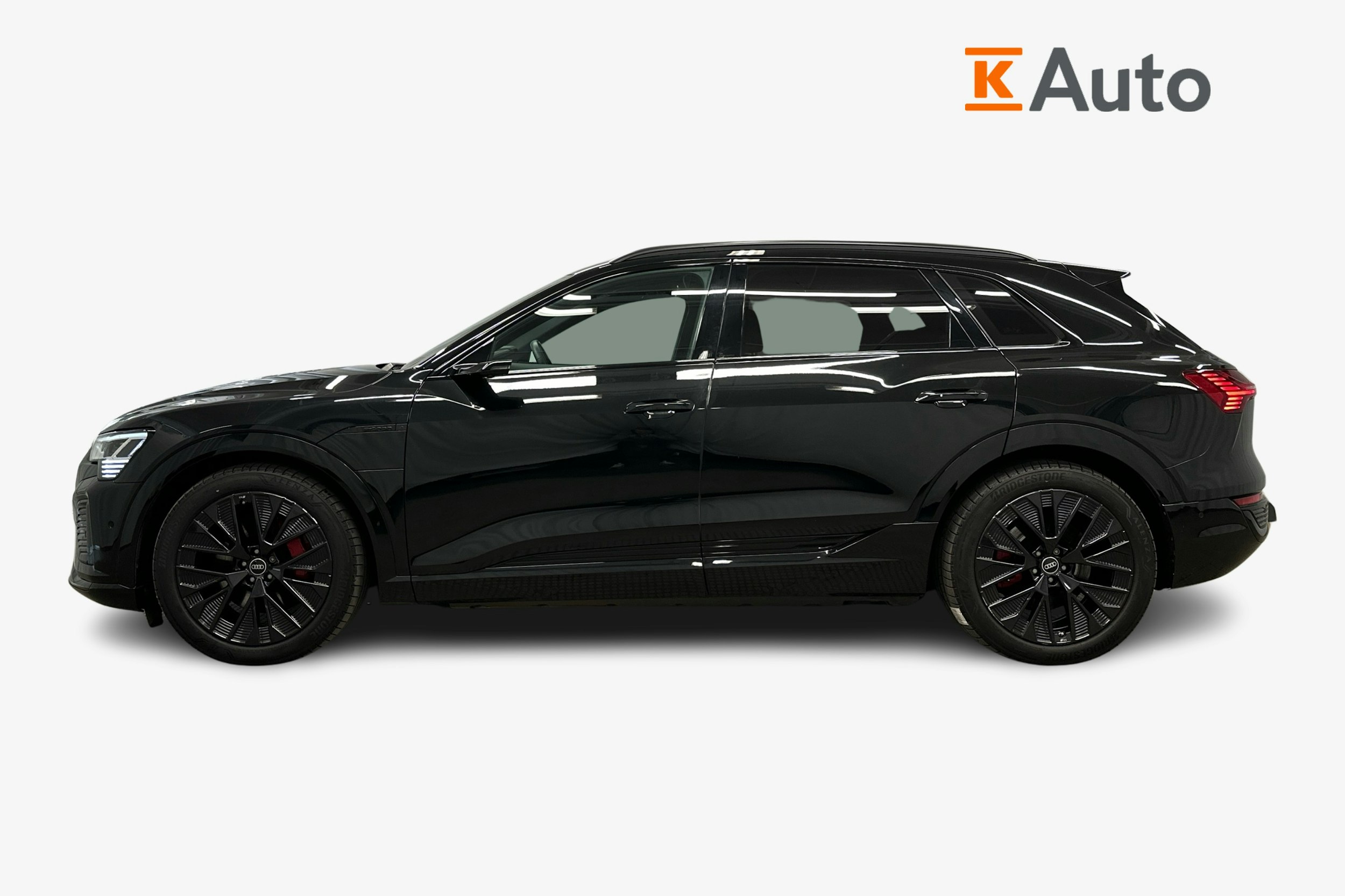 musta Audi Q8 e-tron 2023 kuva 5.