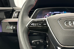 musta Audi Q8 e-tron 2023 kuva 7.