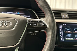 musta Audi Q8 e-tron 2023 kuva 8.
