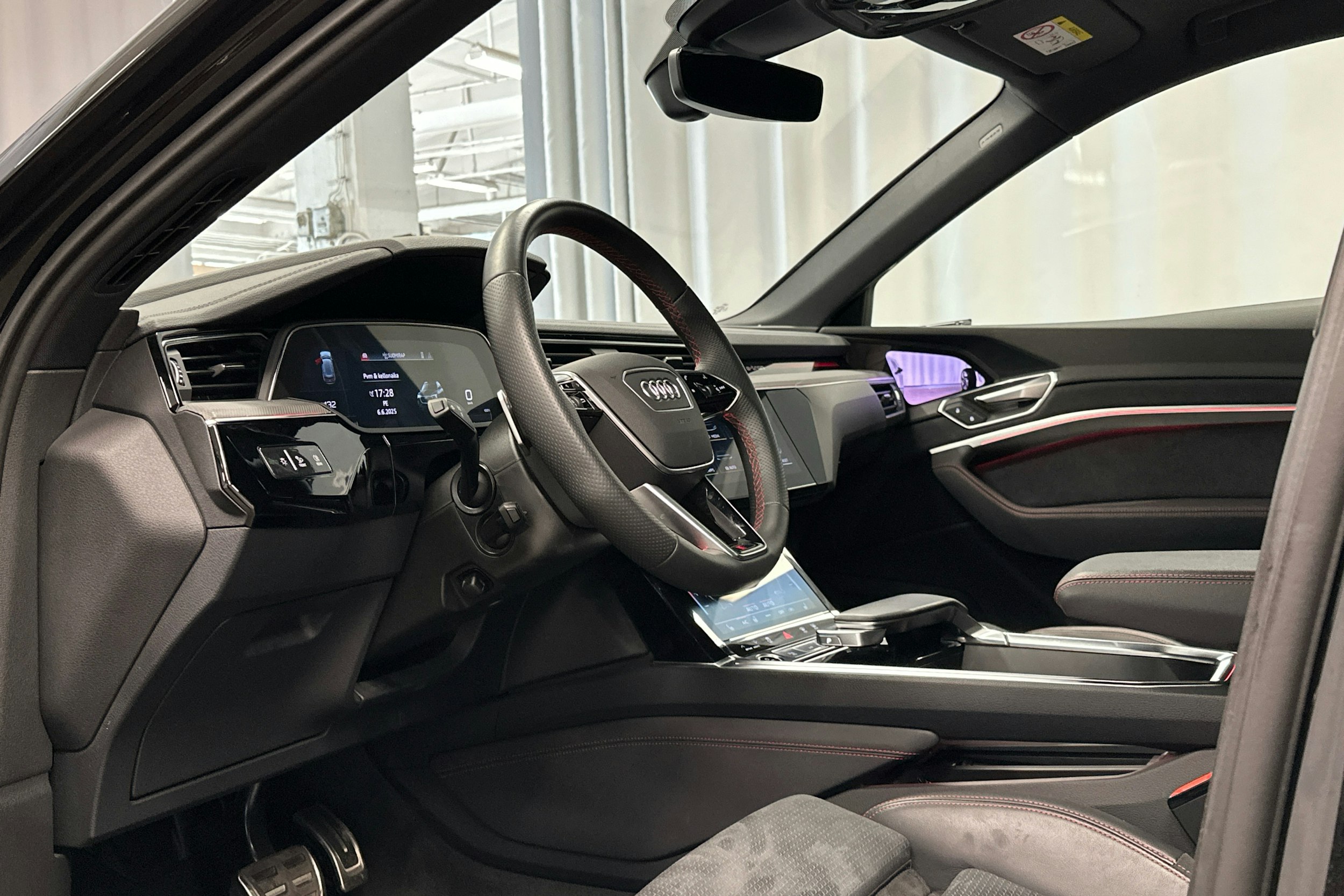 musta Audi Q8 e-tron 2023 kuva 10.