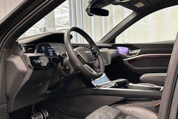 musta Audi Q8 e-tron 2023 kuva 10.