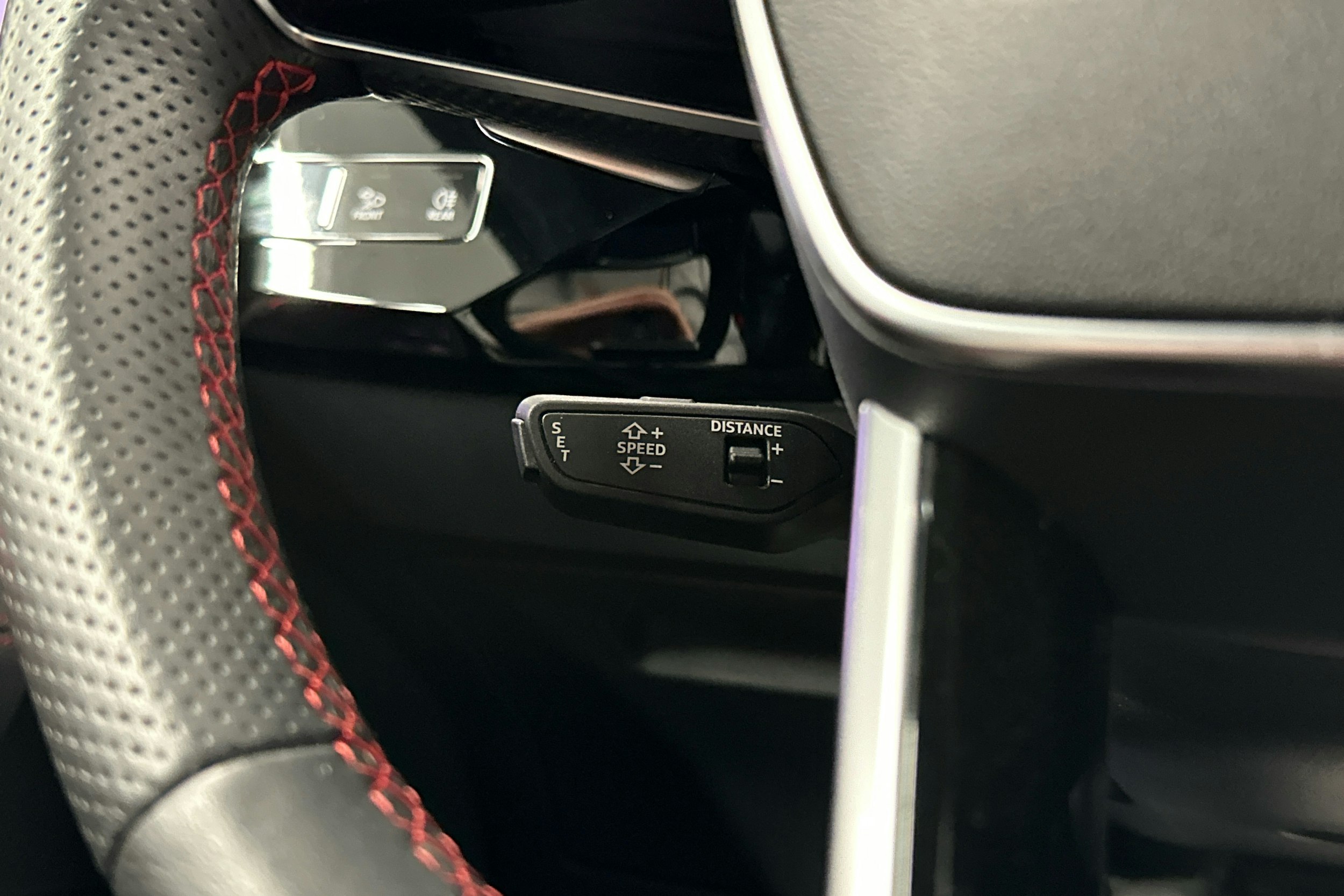 musta Audi Q8 e-tron 2023 kuva 11.
