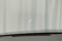 musta Audi Q8 e-tron 2023 kuva 13.