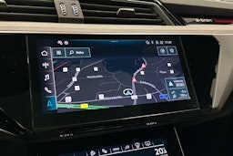 musta Audi Q8 e-tron 2023 kuva 14.