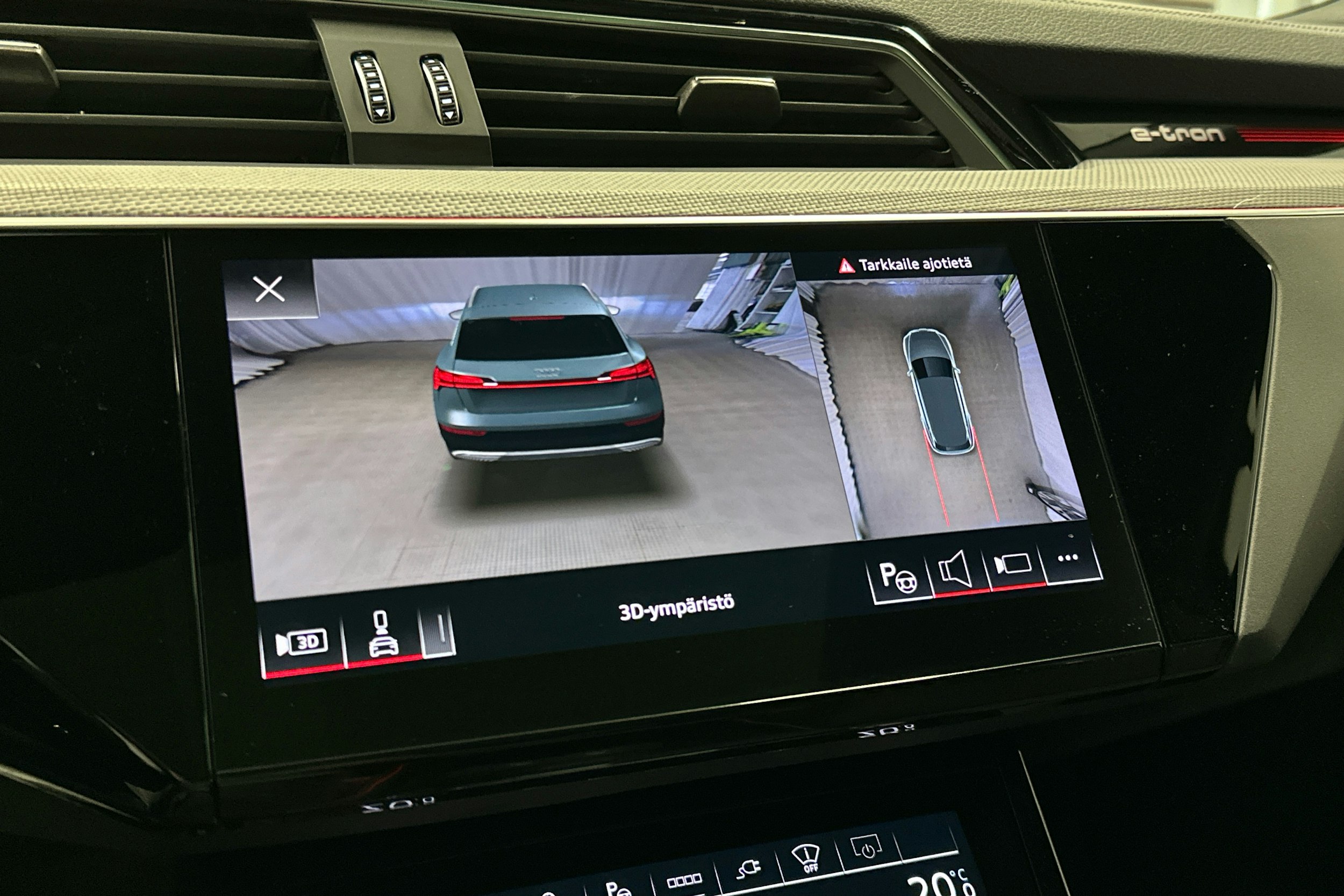musta Audi Q8 e-tron 2023 kuva 15.