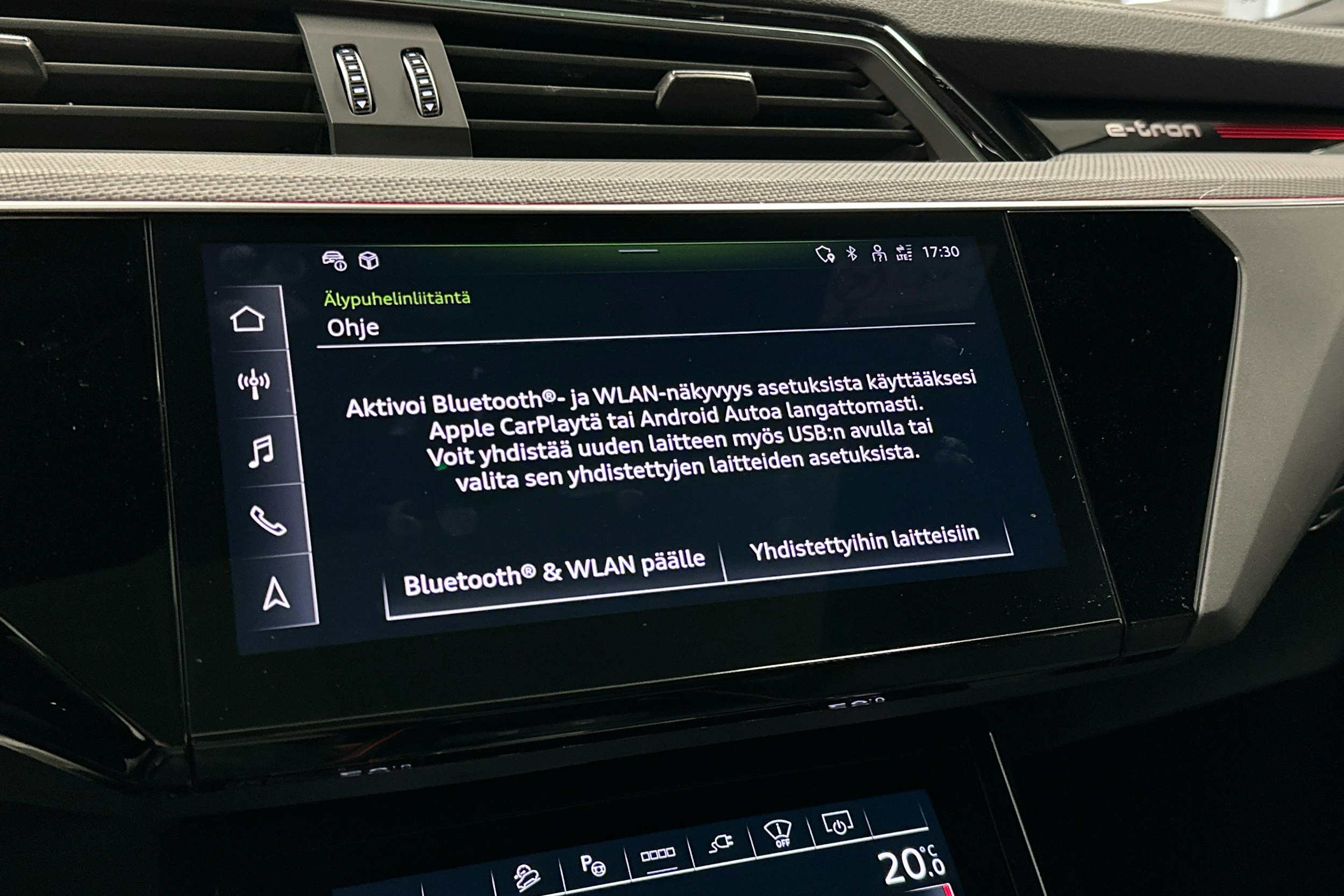musta Audi Q8 e-tron 2023 kuva 16.