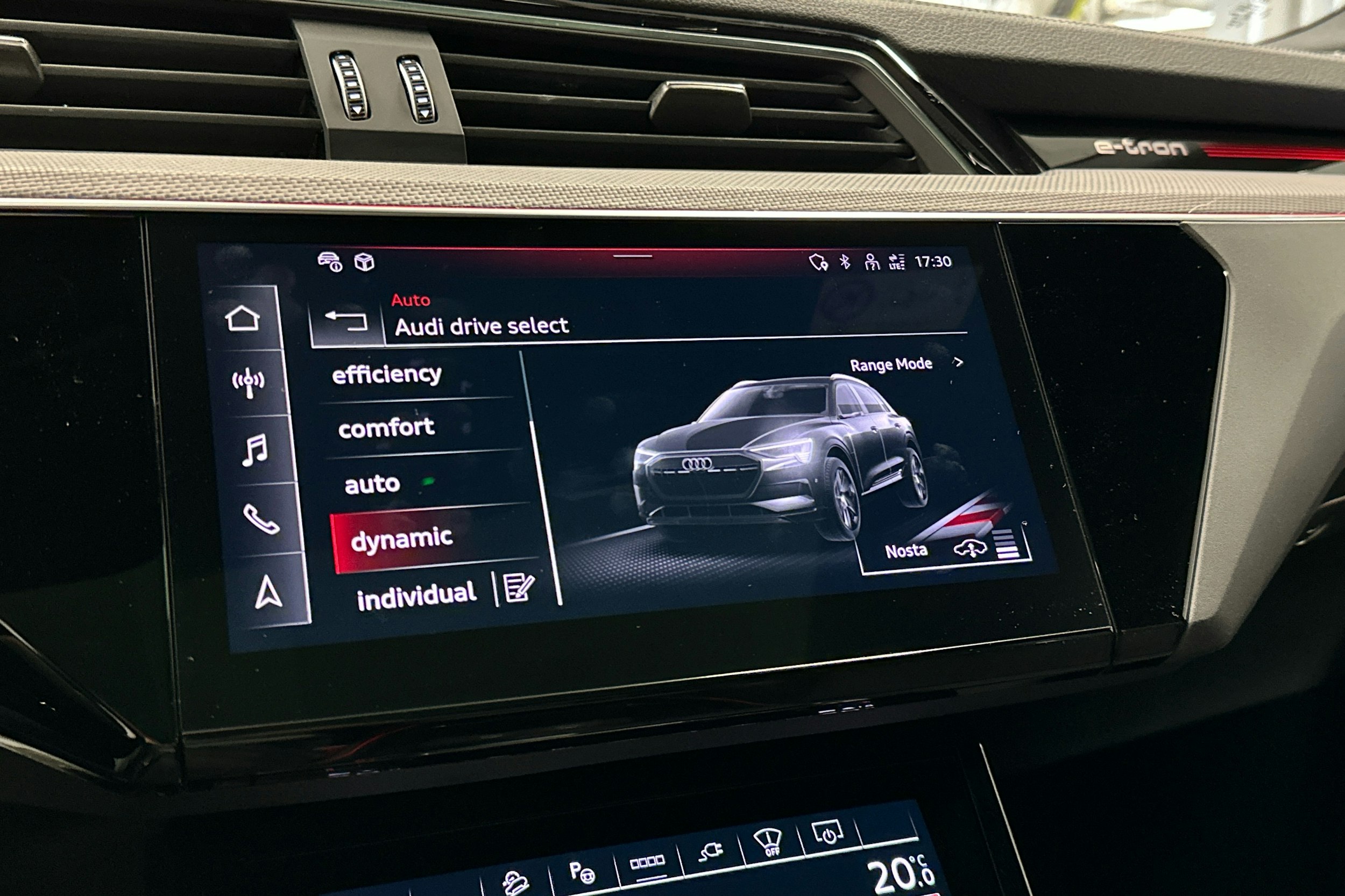 musta Audi Q8 e-tron 2023 kuva 19.