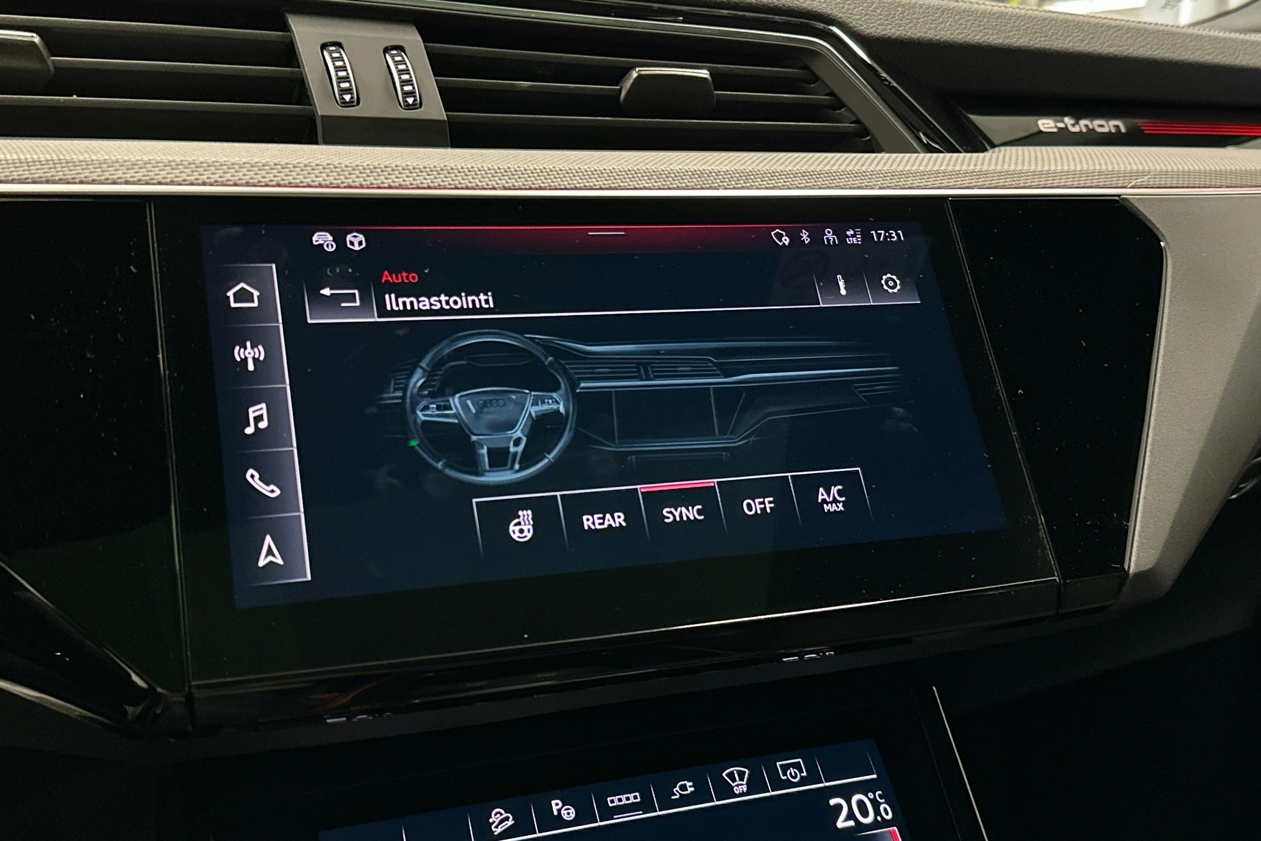musta Audi Q8 e-tron 2023 kuva 20.