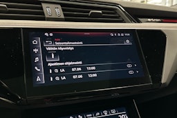 musta Audi Q8 e-tron 2023 kuva 21.
