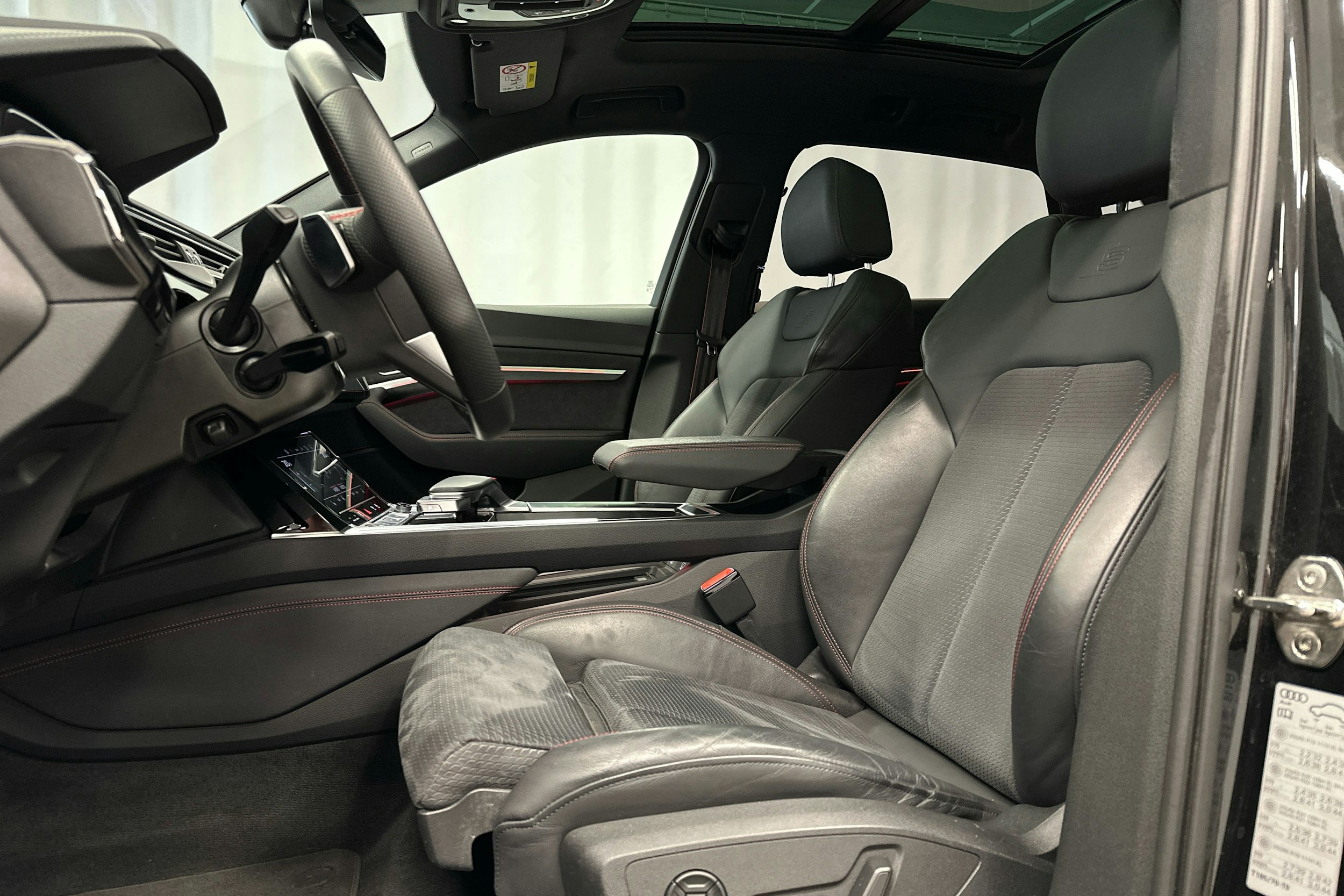 musta Audi Q8 e-tron 2023 kuva 24.