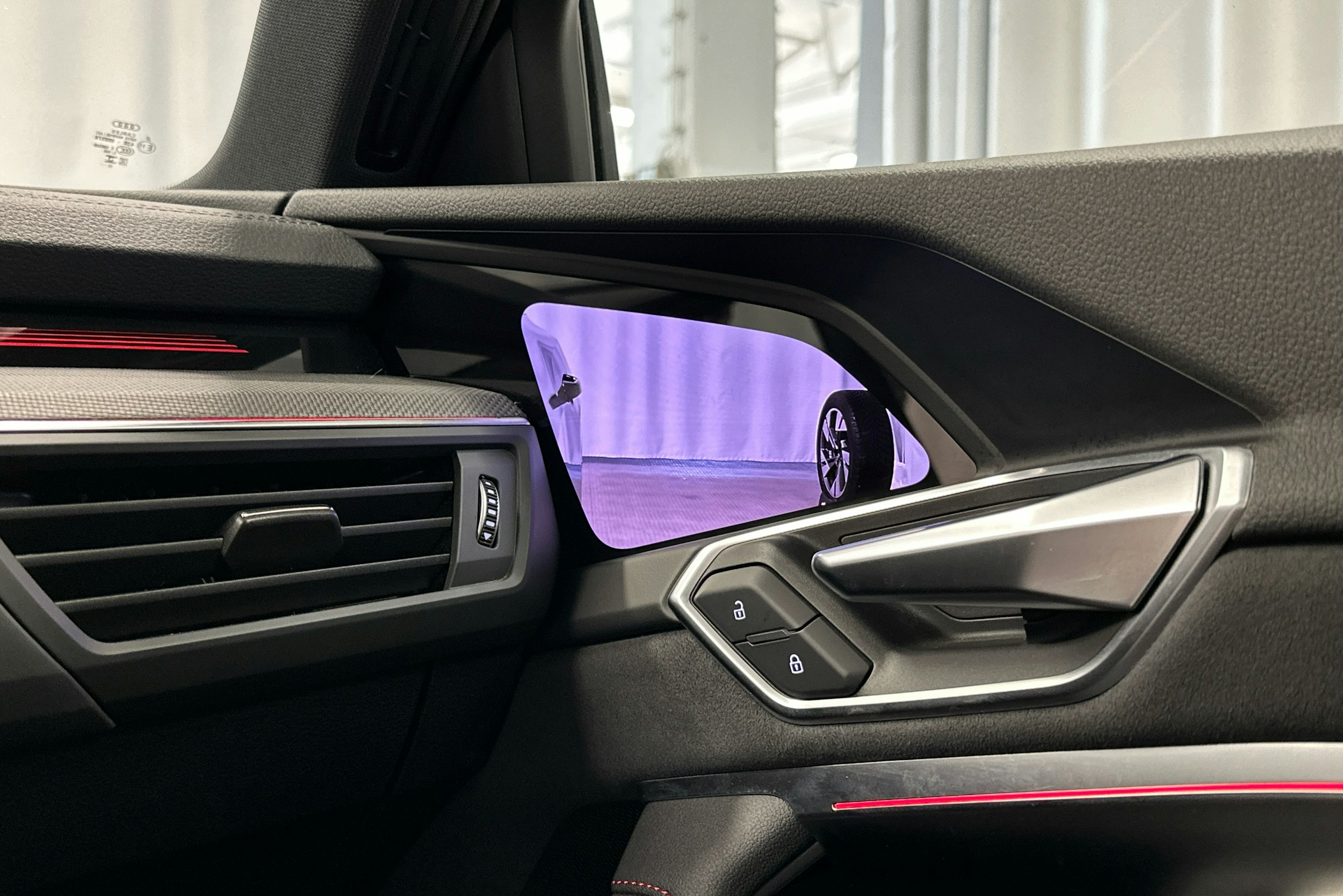musta Audi Q8 e-tron 2023 kuva 27.