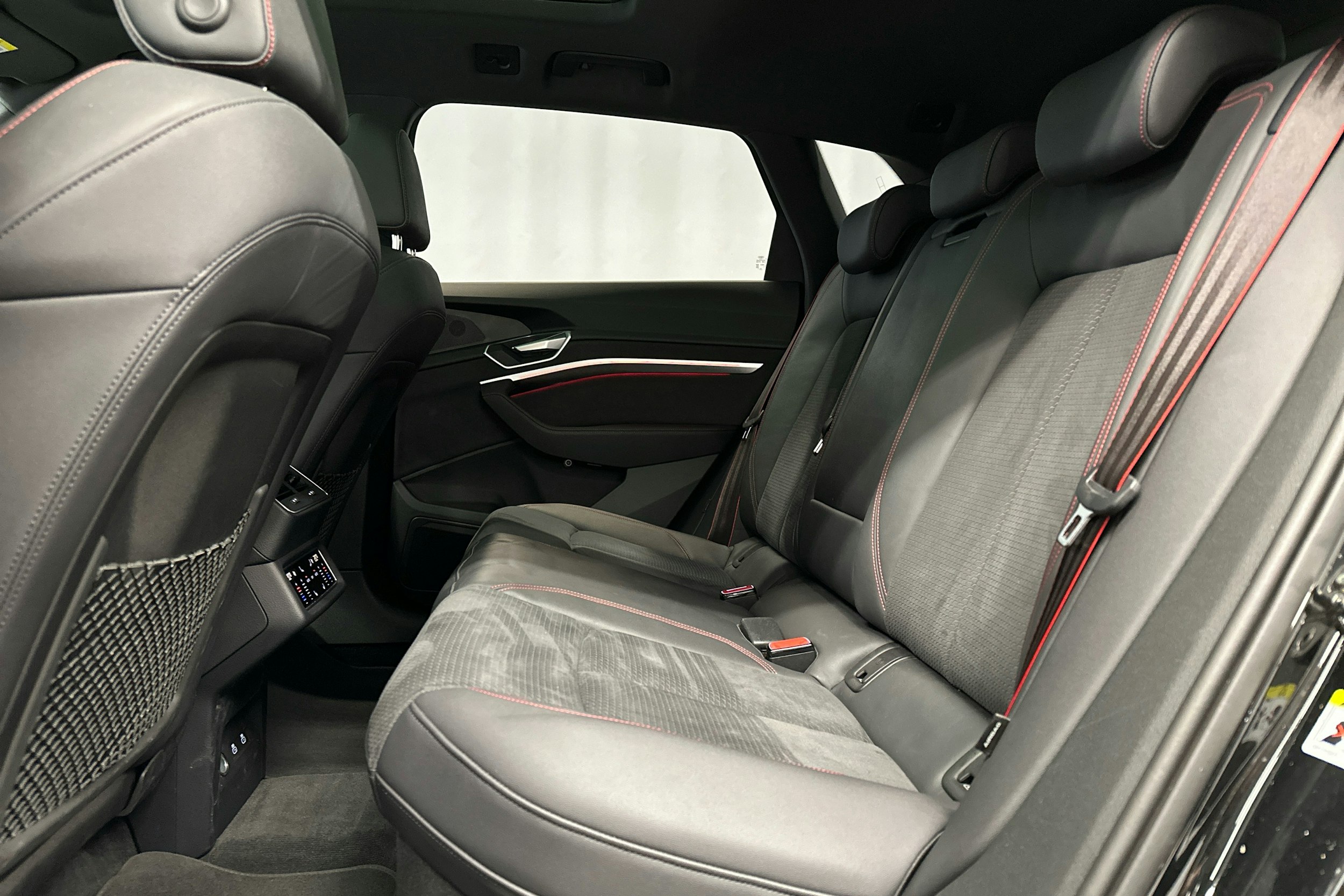 musta Audi Q8 e-tron 2023 kuva 29.