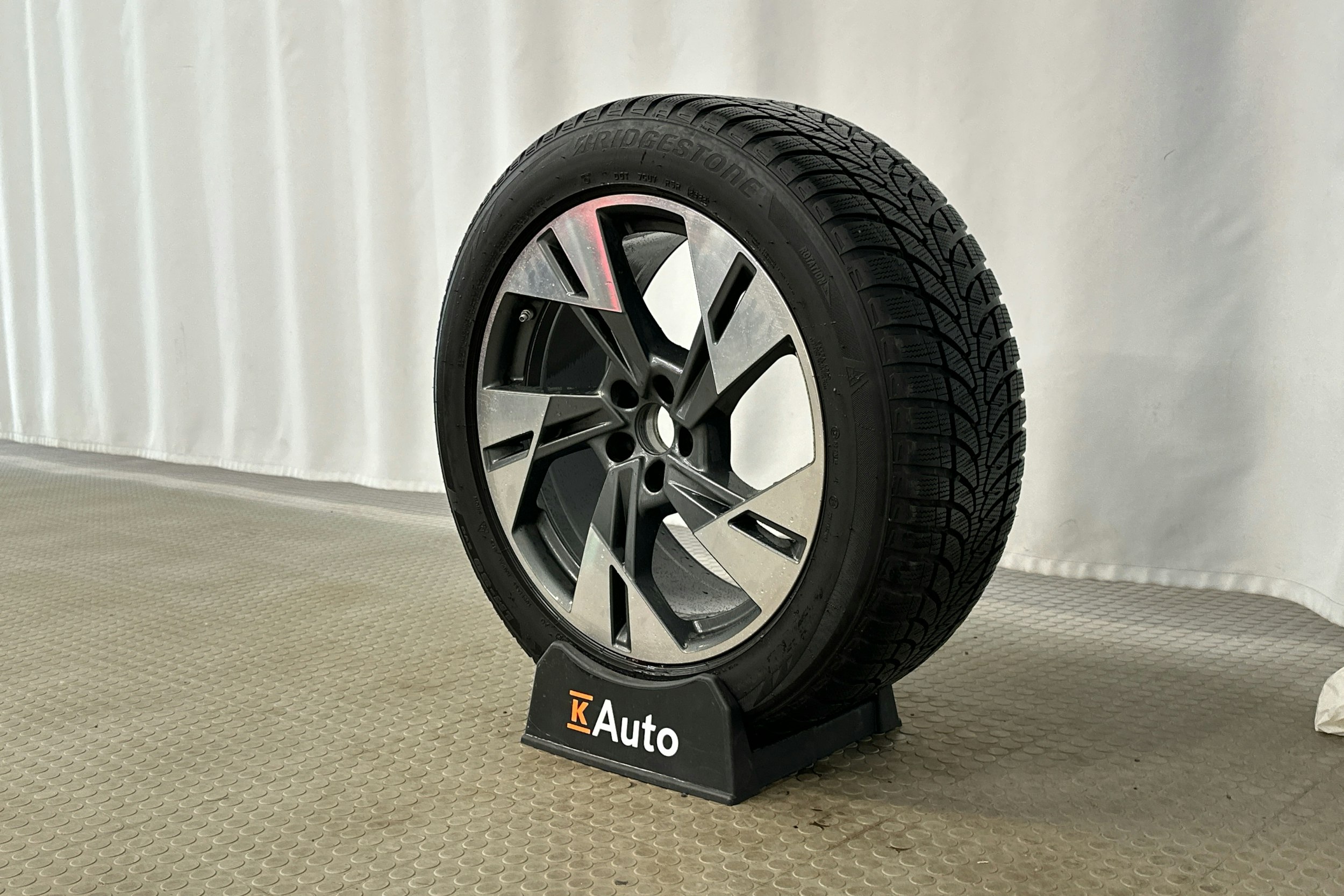 musta Audi Q8 e-tron 2023 kuva 33.