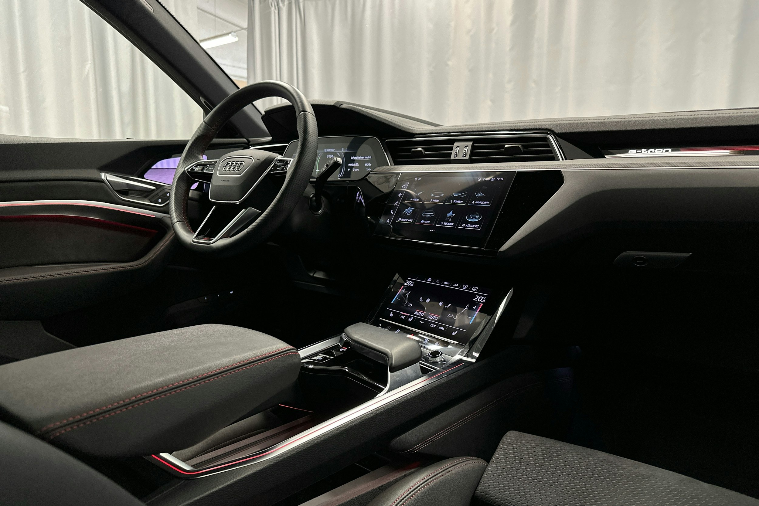 musta Audi Q8 e-tron 2023 kuva 34.