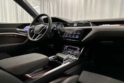 musta Audi Q8 e-tron 2023 kuva 34.