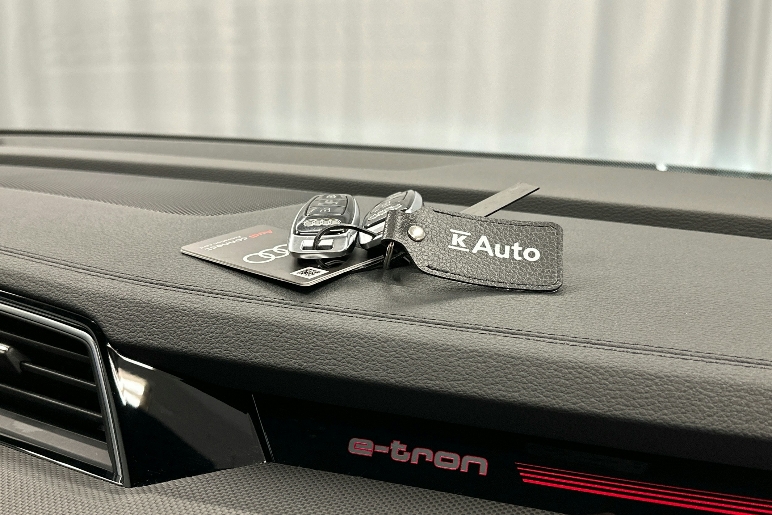 musta Audi Q8 e-tron 2023 kuva 35.