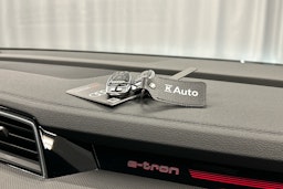 musta Audi Q8 e-tron 2023 kuva 35.