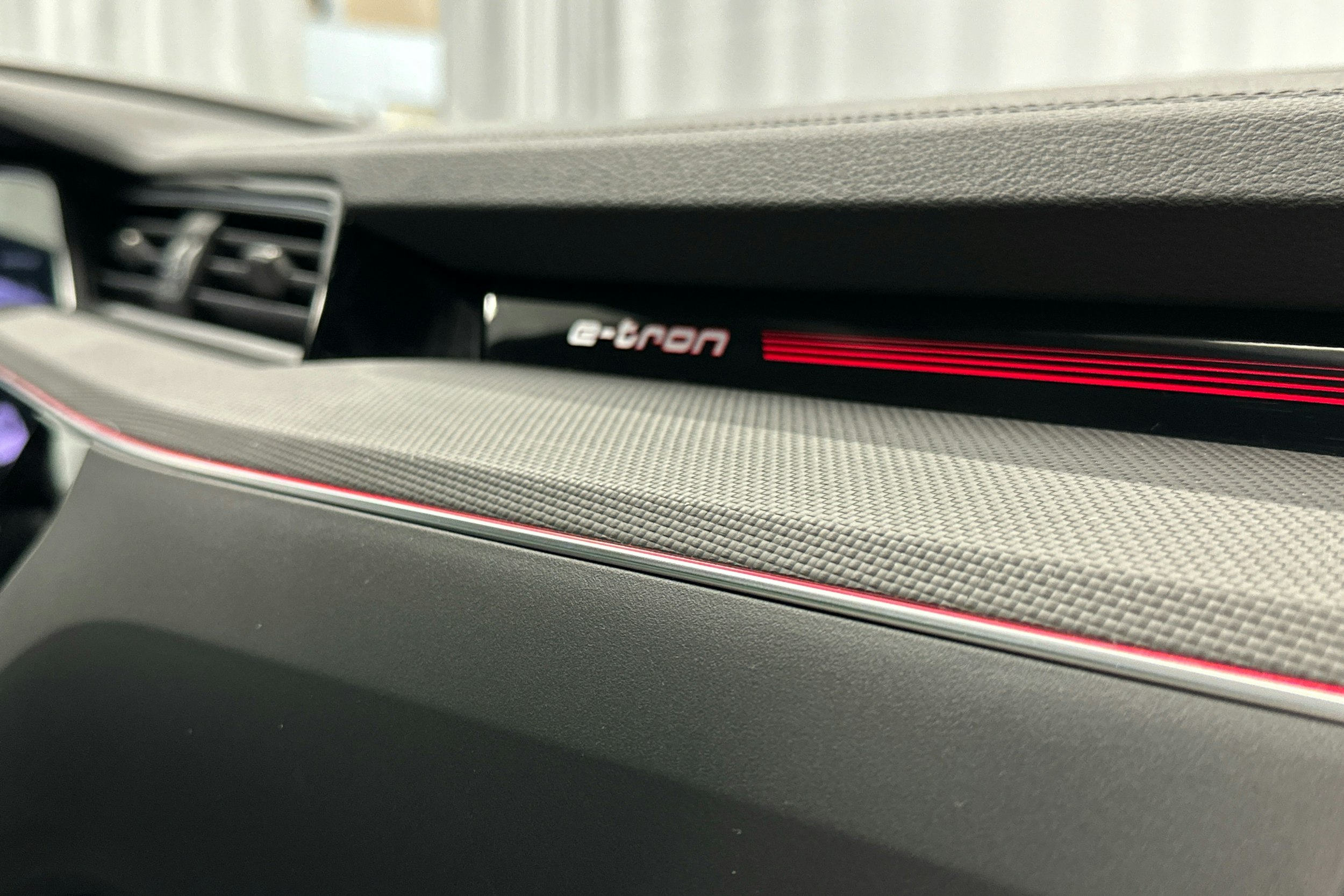 musta Audi Q8 e-tron 2023 kuva 36.