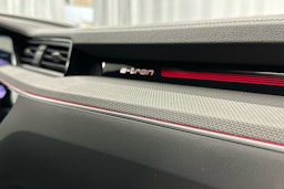 musta Audi Q8 e-tron 2023 kuva 36.