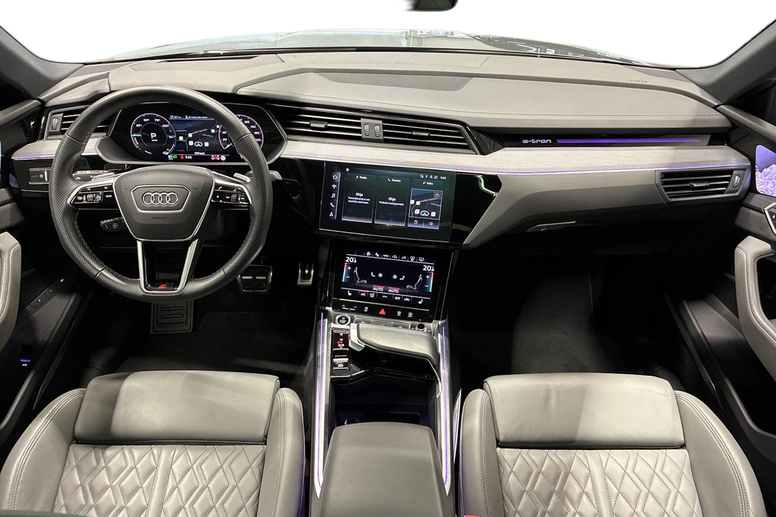 musta Audi Q8 e-tron 2023 kuva 7.