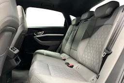 musta Audi Q8 e-tron 2023 kuva 8.