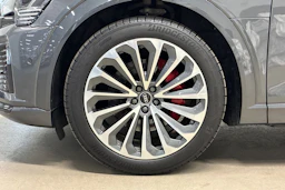 musta Audi Q8 e-tron 2023 kuva 10.
