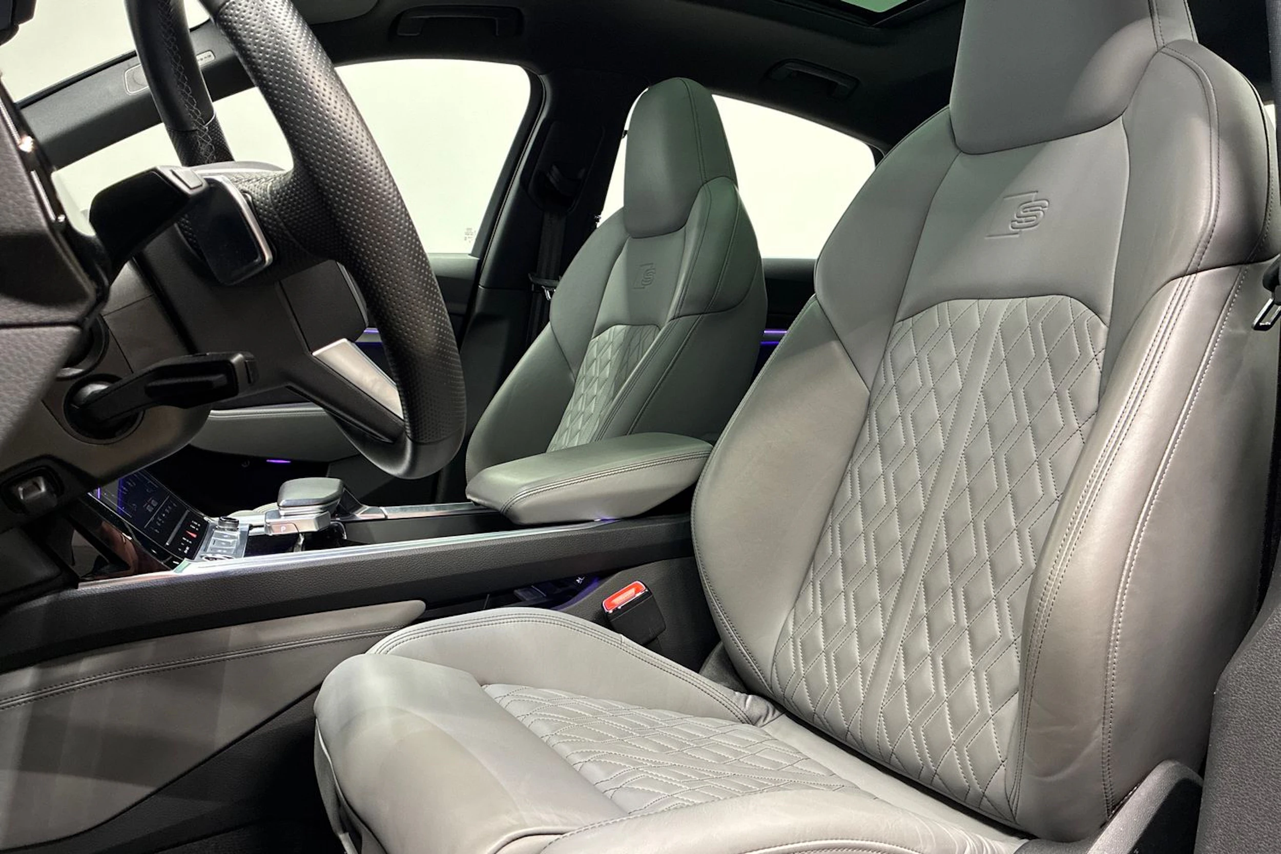 musta Audi Q8 e-tron 2023 kuva 11.