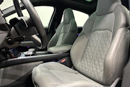 musta Audi Q8 e-tron 2023 kuva 11.