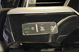 musta Audi Q8 e-tron 2023 kuva 18.