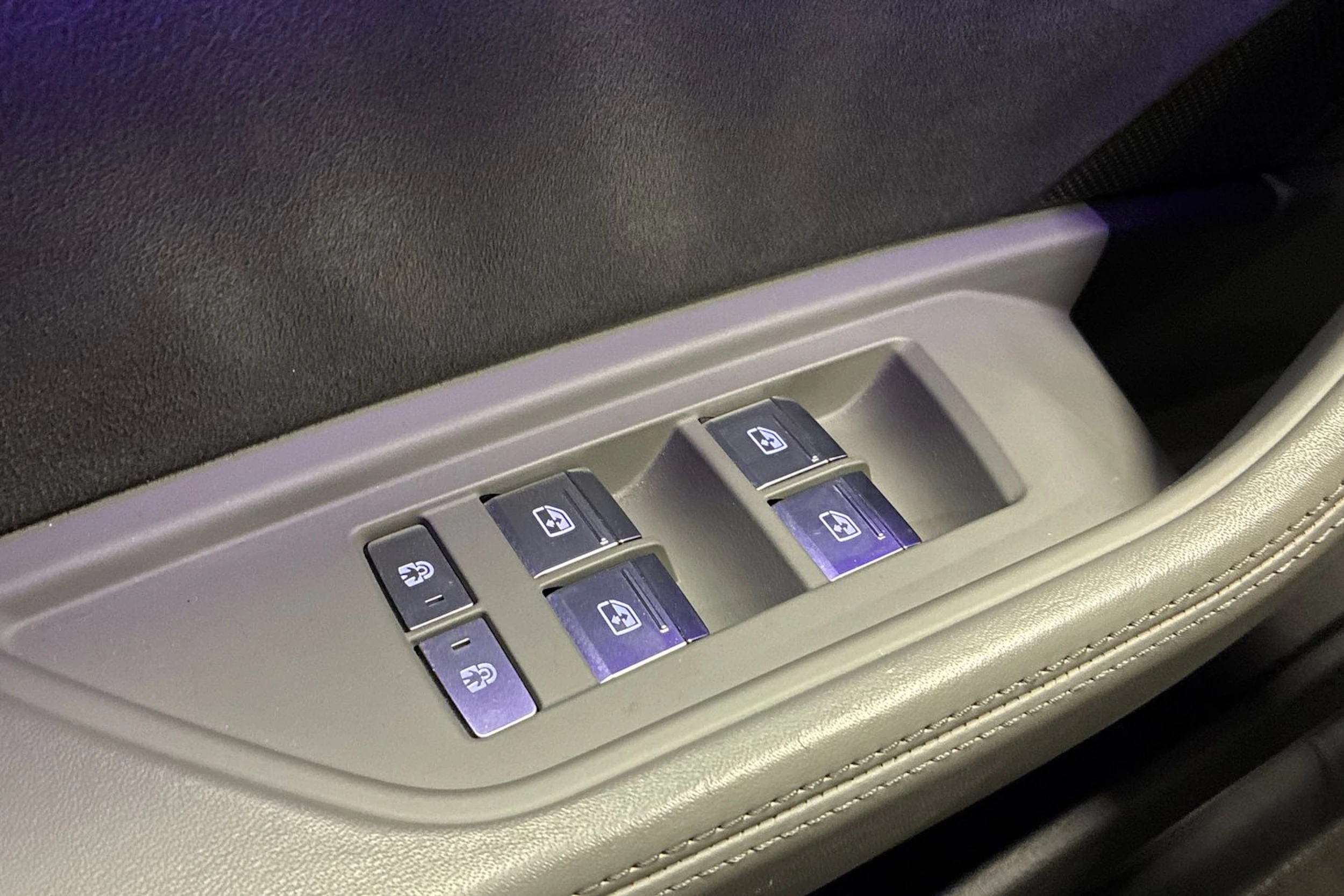 musta Audi Q8 e-tron 2023 kuva 19.
