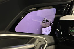 musta Audi Q8 e-tron 2023 kuva 20.