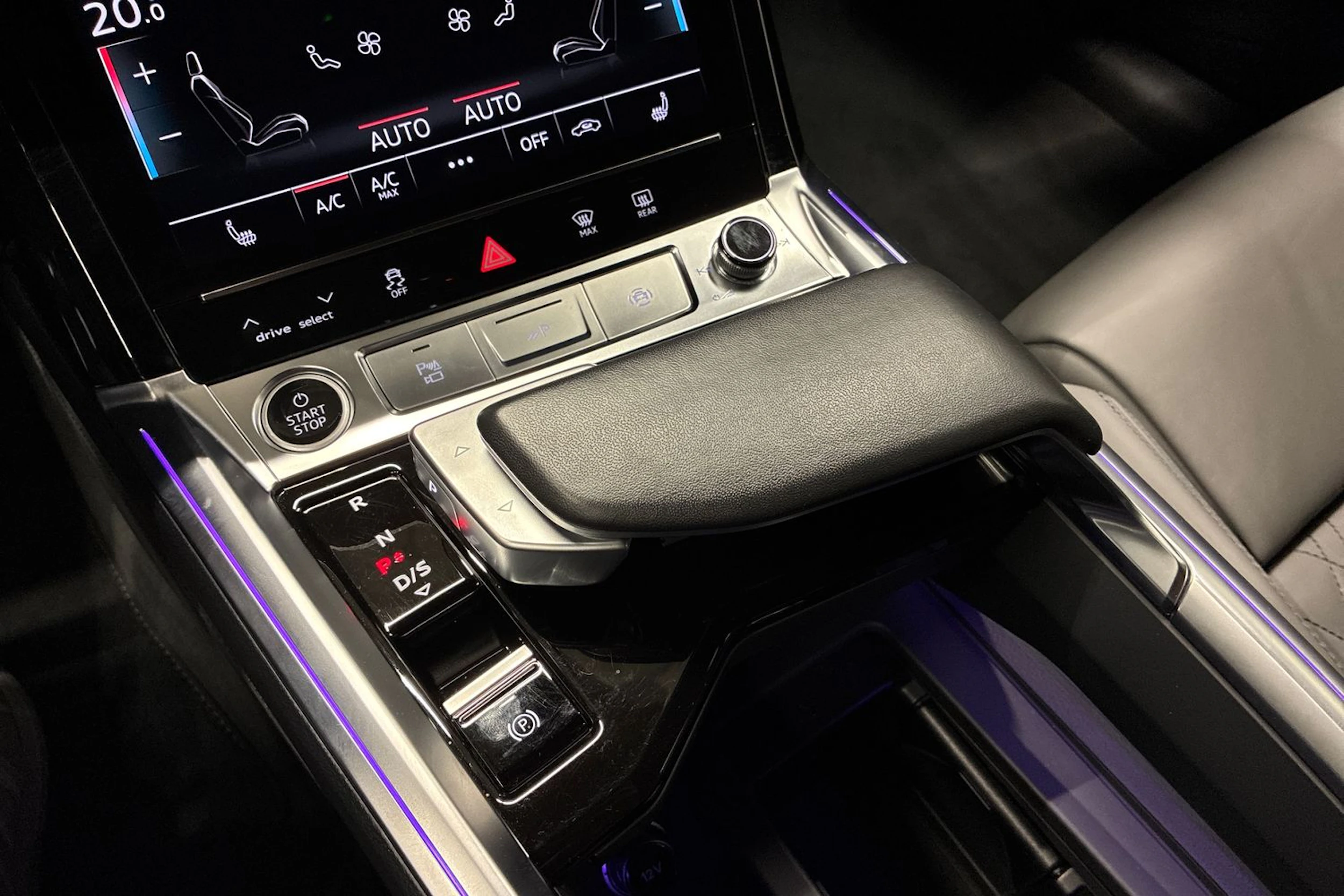musta Audi Q8 e-tron 2023 kuva 21.