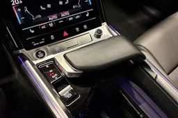 musta Audi Q8 e-tron 2023 kuva 21.