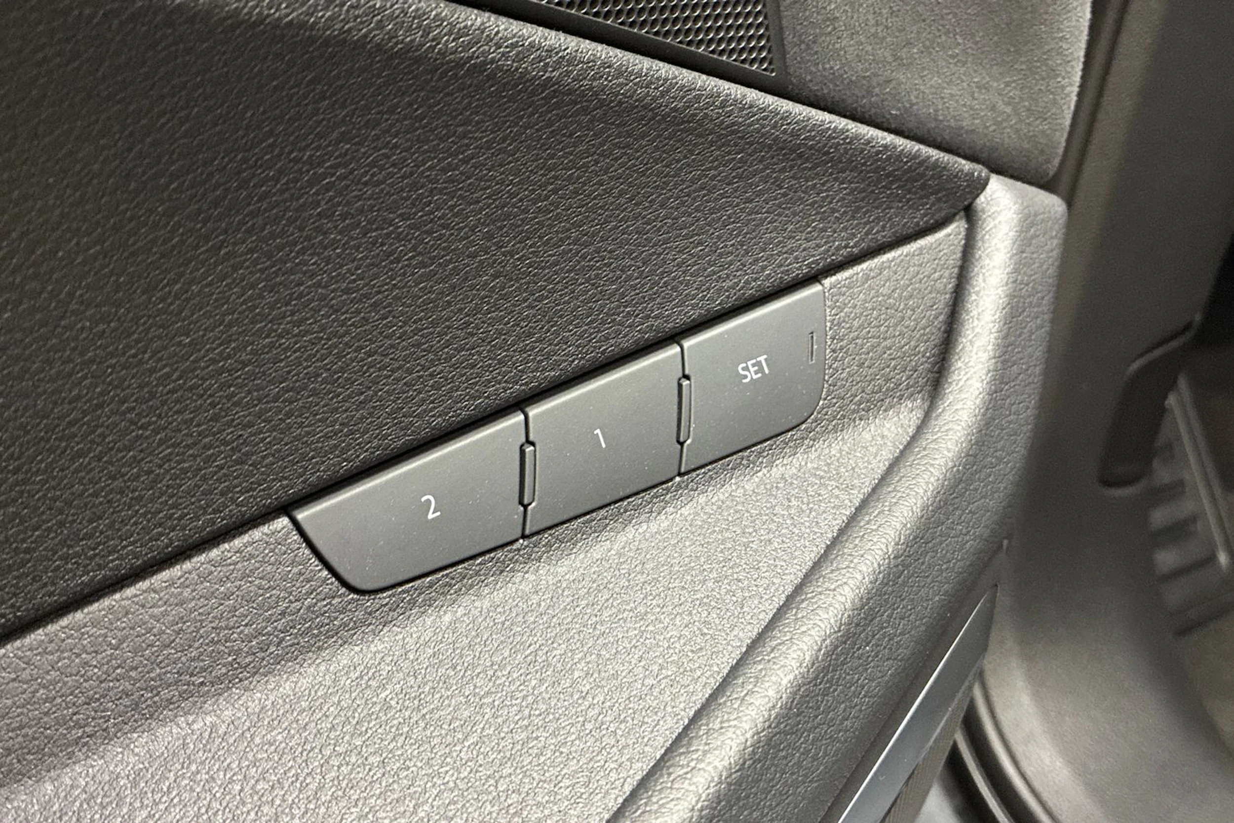 musta Audi Q8 e-tron 2023 kuva 28.
