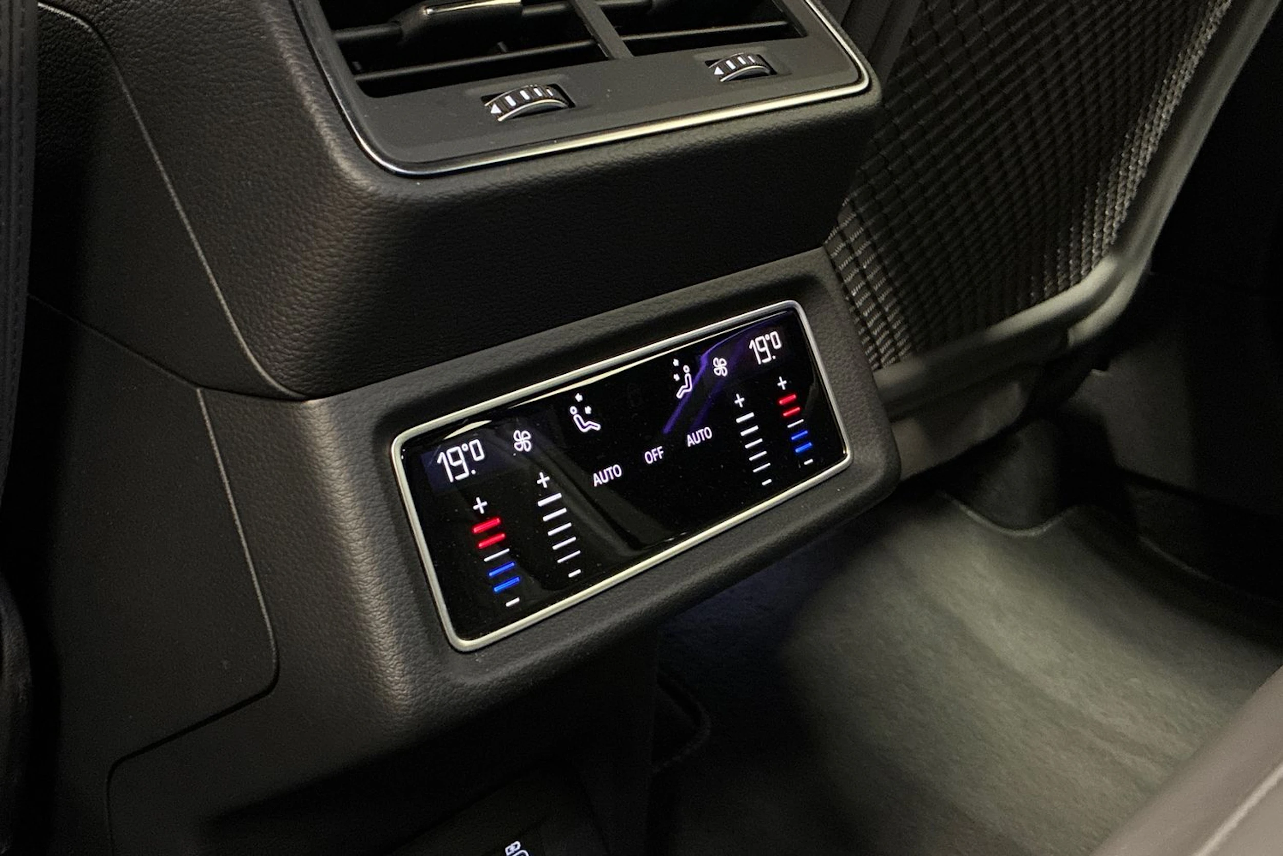 musta Audi Q8 e-tron 2023 kuva 30.