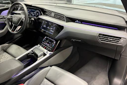musta Audi Q8 e-tron 2023 kuva 34.