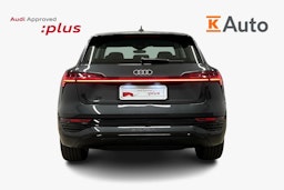 harmaa Audi Q8 e-tron 2023 kuva 3.