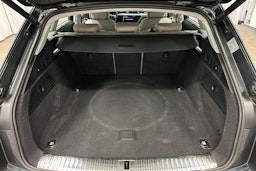 harmaa Audi Q8 e-tron 2023 kuva 11.