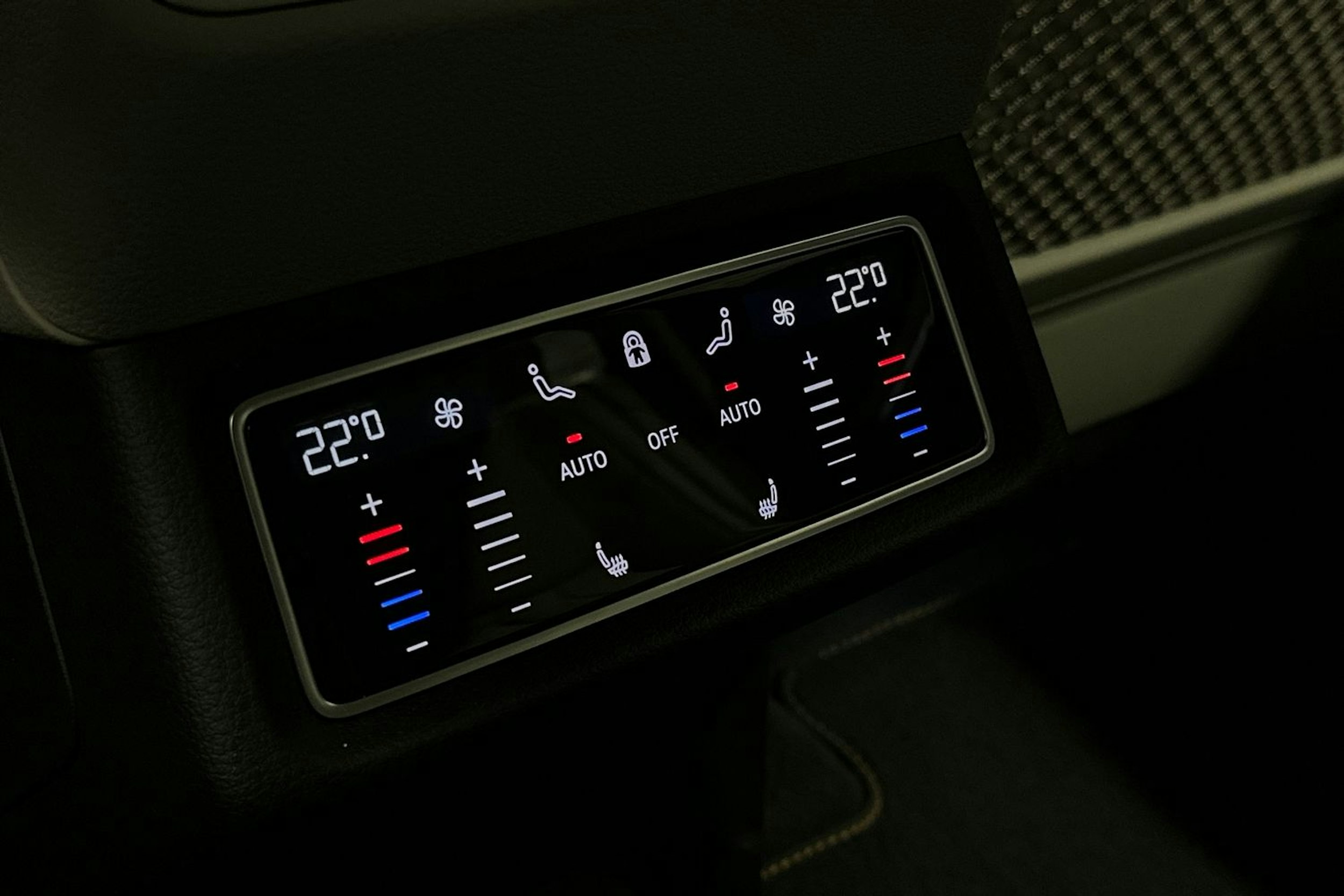 harmaa Audi Q8 e-tron 2023 kuva 13.