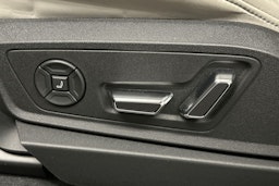 harmaa Audi Q8 e-tron 2023 kuva 17.