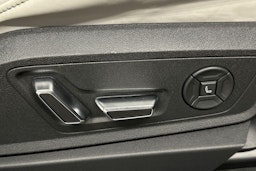 harmaa Audi Q8 e-tron 2023 kuva 20.