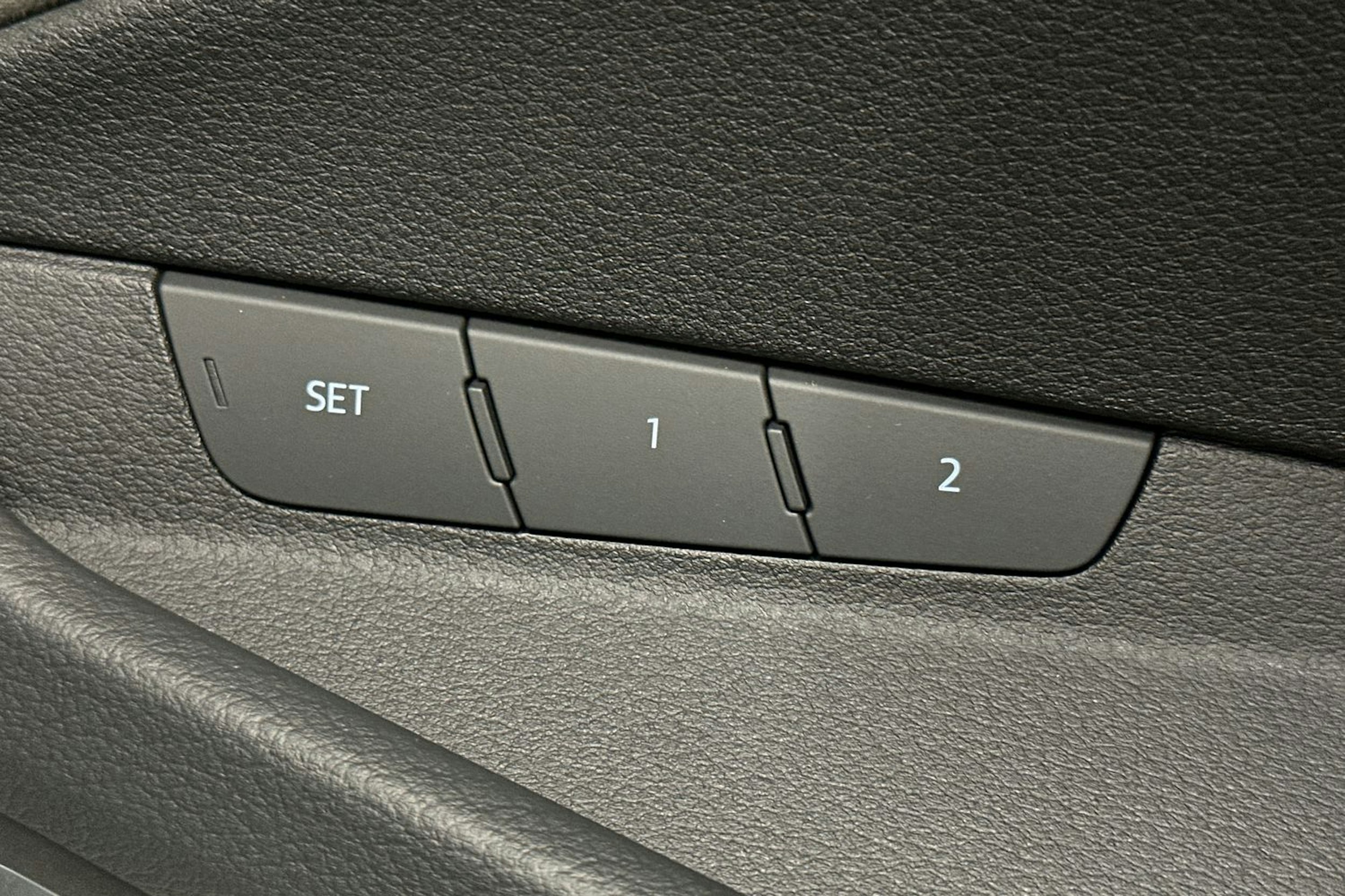 harmaa Audi Q8 e-tron 2023 kuva 21.