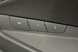 harmaa Audi Q8 e-tron 2023 kuva 21.