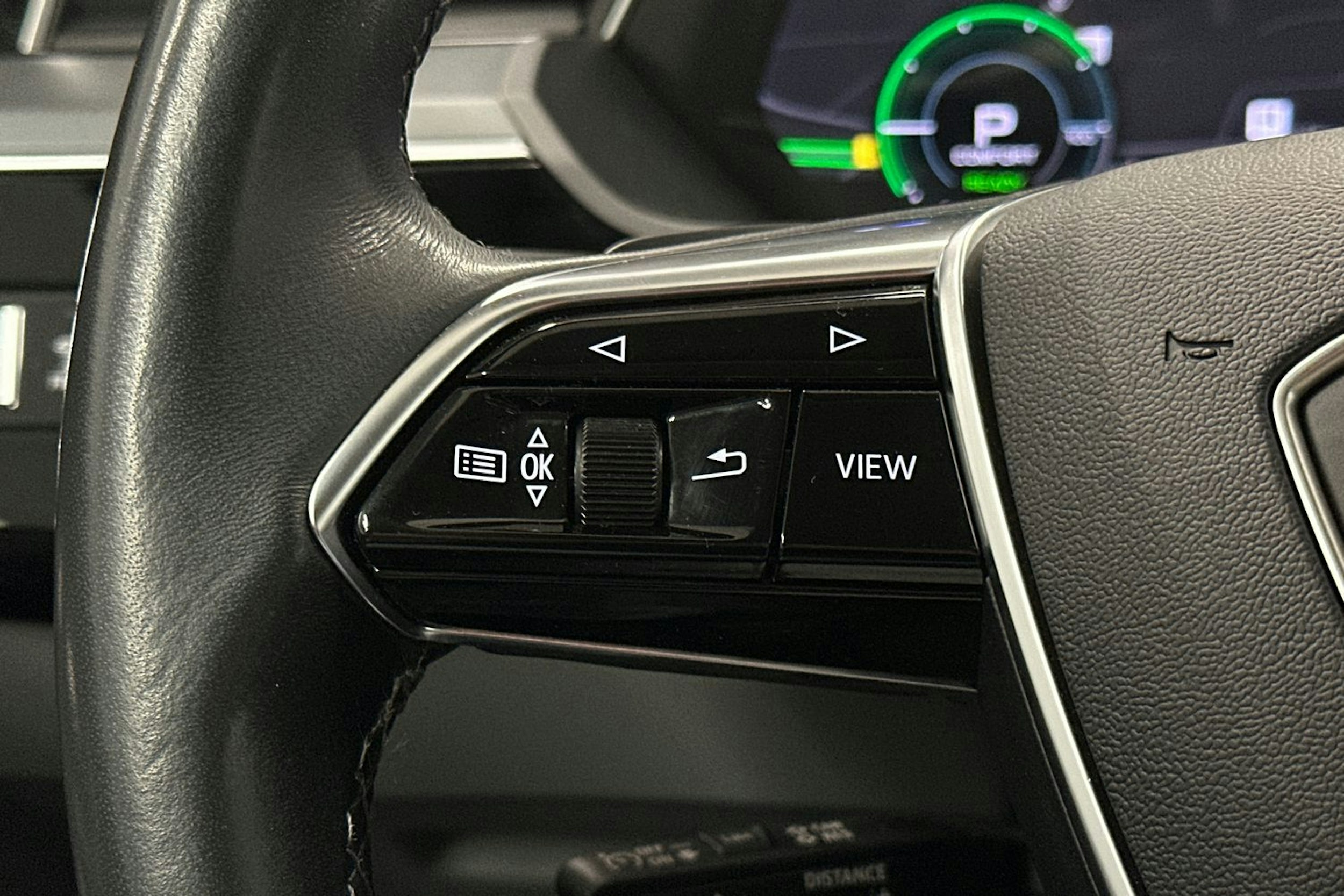 harmaa Audi Q8 e-tron 2023 kuva 22.