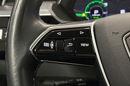harmaa Audi Q8 e-tron 2023 kuva 22.