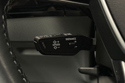 harmaa Audi Q8 e-tron 2023 kuva 24.