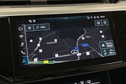 harmaa Audi Q8 e-tron 2023 kuva 28.