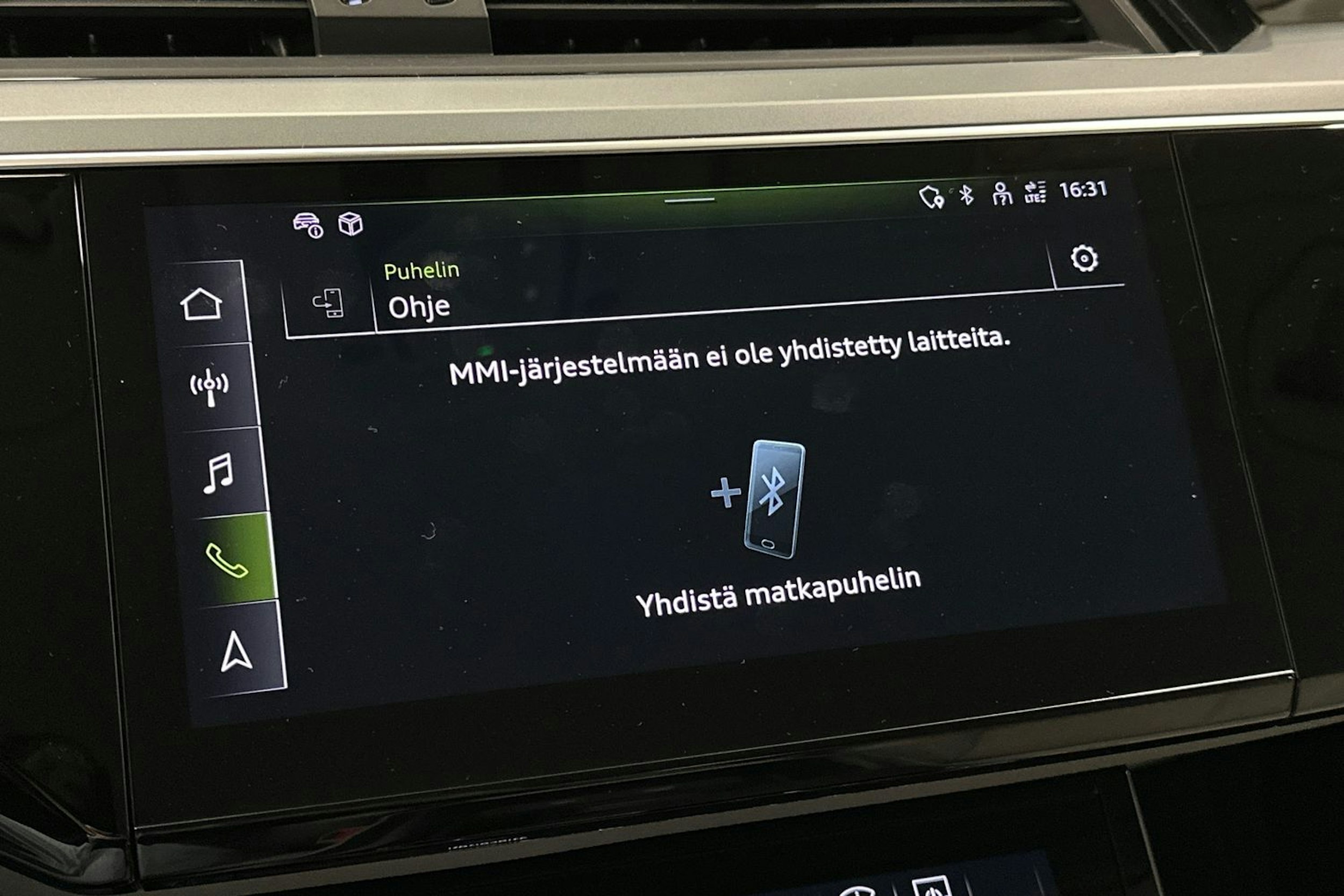 harmaa Audi Q8 e-tron 2023 kuva 29.
