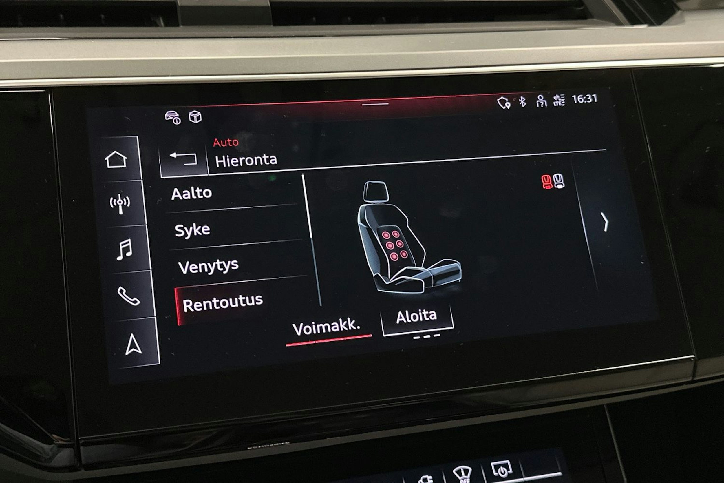 harmaa Audi Q8 e-tron 2023 kuva 31.